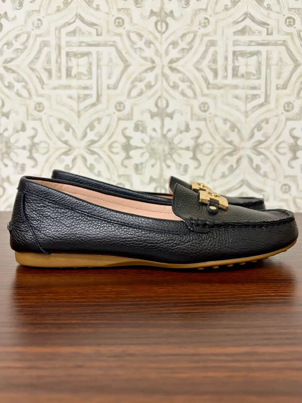 Kate Spade New York Black Pebbled Leather Carmen Loafers, Gold Accents, SZ 7 EUC